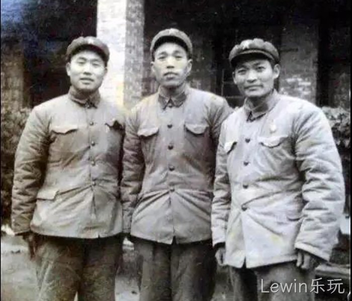 1970年在团卫生▵队工作 1970年在团卫生◥队工作