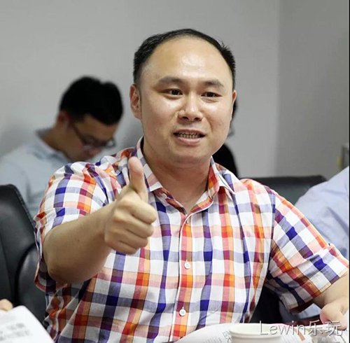 温州医科♢♢大学药学▿院副院长 肖健 温州医科●大学药学✿院副院长 肖健